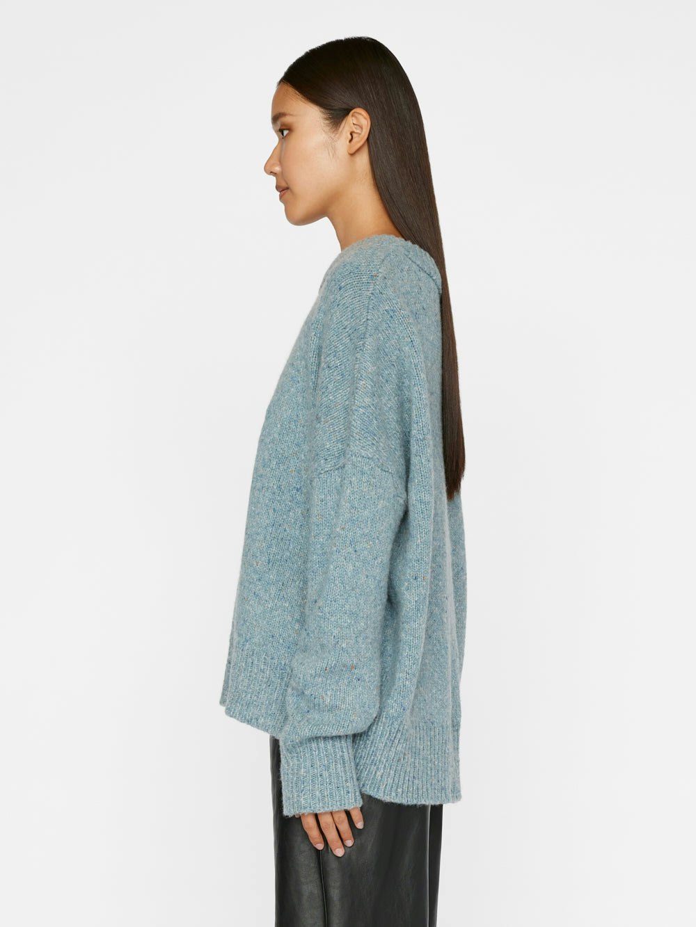 sweater side view alt:fit1